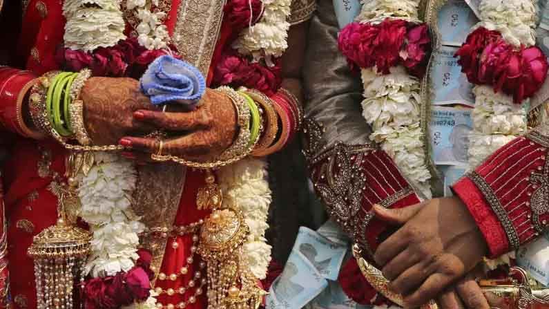 Marriage: కోవిడ్ ఆసుపత్రే కల్యాణ మండపం..కరోనా పేషెంట్స్ అంతా బంధువర్గం.. వైద్య సిబ్బంది పెళ్లి పెద్దలు.. ఓ వధువు పెళ్లి!