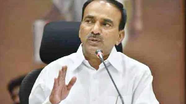 వైద్య ఆరోగ్య శాఖ అధికారులతో మంత్రి ఈటల టెలీ కాన్ఫరెన్స్..! పేషెంట్ల బంధువులకు సమాచారం అందించాలని సూచన..