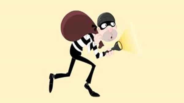 Robbery: ఒంగోలులో రెచ్చిపోయిన దొంగలు.. మూడిళ్లల్లో చోరీ.. భారీగా ఎత్తుకెళ్లిన బంగారం, నగదు.. దొంగల కోసం గాలింపు