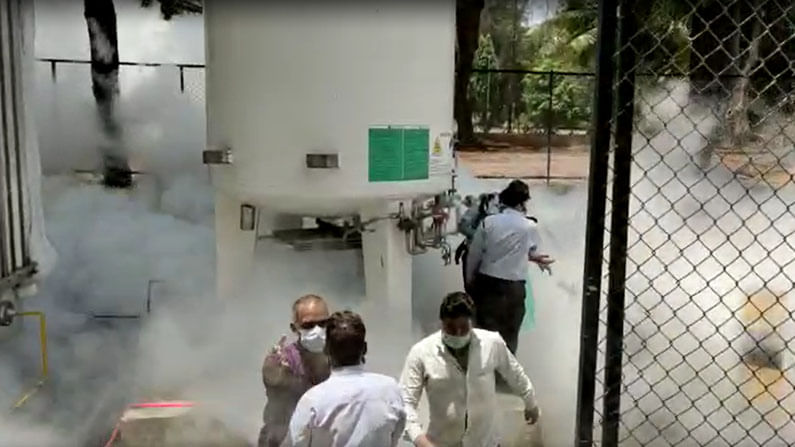 Oxygen Leaks : హాస్పిటల్‌లో ఘోర ప్రమాదం.. భారీ ఆక్సిజన్ సిలిండర్ల నుంచి పెద్ద ఎత్తున లీకేజ్..22 మంది రోగుల మృతి