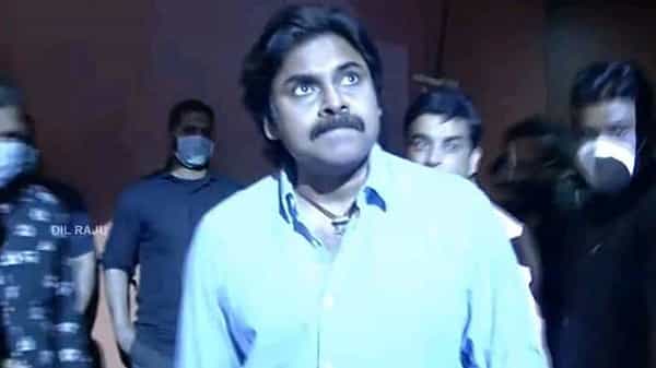 Vakeel Saab Pre Release: వకీల్ సాబ్ ప్రీ రిలీజ్ ఈవెంట్.. పవన్ డైనమిక్ ఎంట్రీ