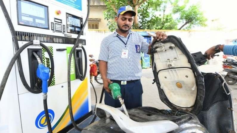 Petrol Diesel price Today: తెలుగు రాష్ట్రాల్లోనే మారుతున్న ధరలు.. ప్రధాన నగరాల్లో పెట్రో రేట్లు ఎలా ఉన్నాయంటే?