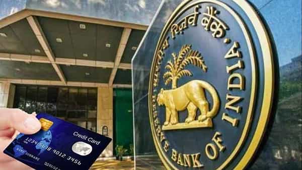 RBI: ఆర్బీఐ సంచలన నిర్ణయం.. మే 1 నుంచి కొత్త కార్డుల జారీపై నిషేధం.. నిబంధనలు పాటించడం లేదన్న ఆర్బీఐ