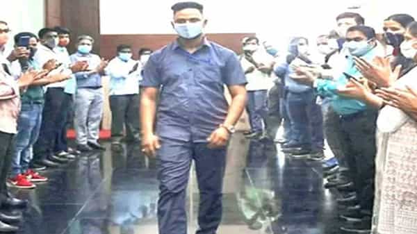 Viral News: సూపర్ హీరోలకే హీరో... మరోసారి పెద్దమనసు చాటుకున్న మయూర్ షెల్కే.. రివార్డు డబ్బును