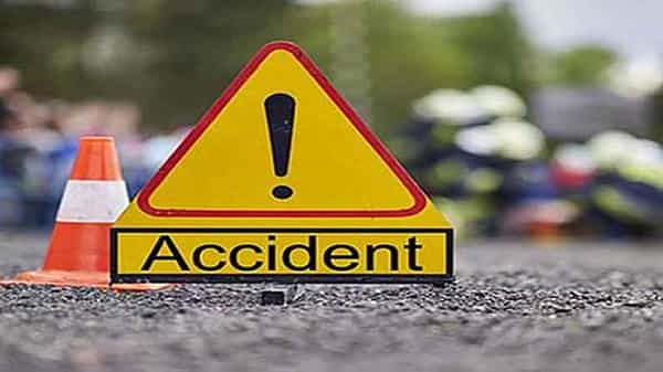 Road Accident: కారును ఢీకొన్న ఆర్టీసీ బస్సు.. ఇద్దరు దుర్మరణం..