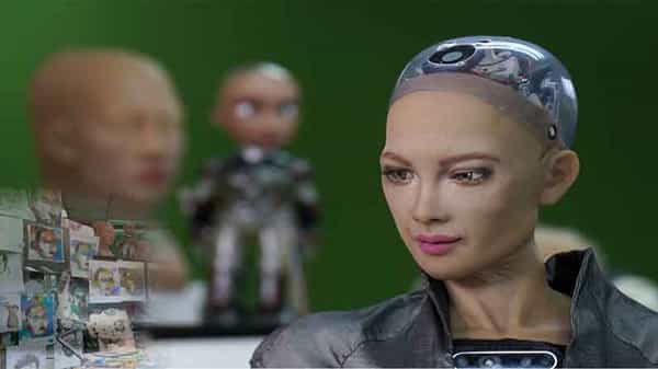 Robot artist: ఏం క్రియేటివిటి గురూ.. ఈ రోబో వేసిన పెయింటింగ్ ఎంత ధర పలికిందో తెలిస్తే షాకవుతారు..!