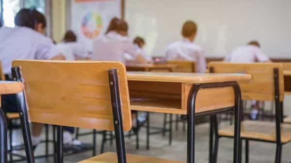 Schools Reopen: తెలంగాణ పాఠశాల విద్యాశాఖ కీలక నిర్ణయం.. వచ్చే వారం నుంచి టెన్త్ ప్రత్యక్ష తరగతులు..!