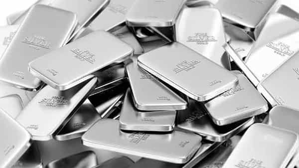Silver Price Today: బంగారం బాటలోనే పరుగులు పెడుతున్న వెండి.. ప్రధాన నగరాల్లో ధరల వివరాలు