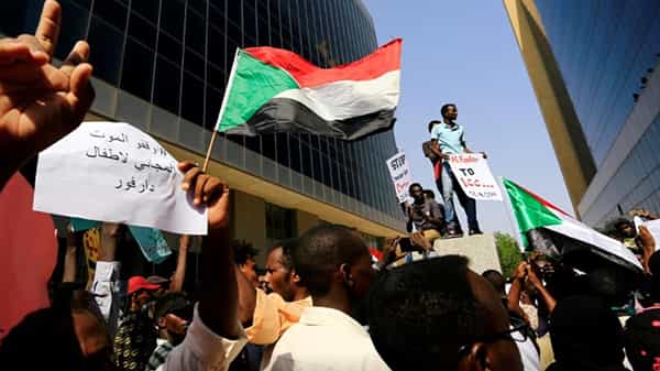 Sudan violence: సూడాన్లో మళ్లీ హింసాత్మక ఘర్షణలు.. 56కి పెరిగిన మరణాల సంఖ్య..