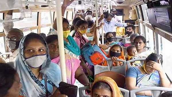 లాక్డౌన్ ప్రకటనతో ప్రయాణికుల ఆందోళన.. బస్సుల్లో నిలబడి ప్రయాణించడం నిషేధం... తాజా ఆదేశాలు