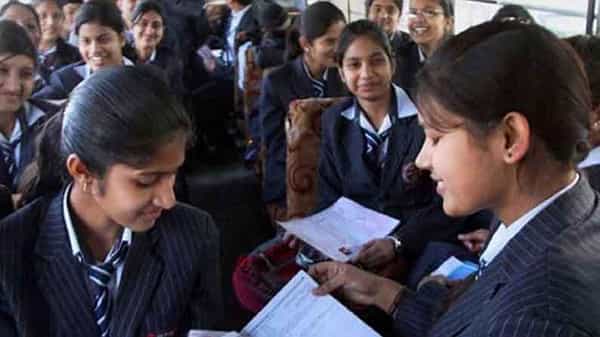 Telangana: ఇంటర్ ఫస్టియర్ బ్యాక్లాగ్స్ ఉంటే 35 శాతం మార్కులతో పాస్.. ప్రాక్టికల్స్లో ఫుల్ మార్క్స్.. గైడ్లైన్స్ ఇవే..