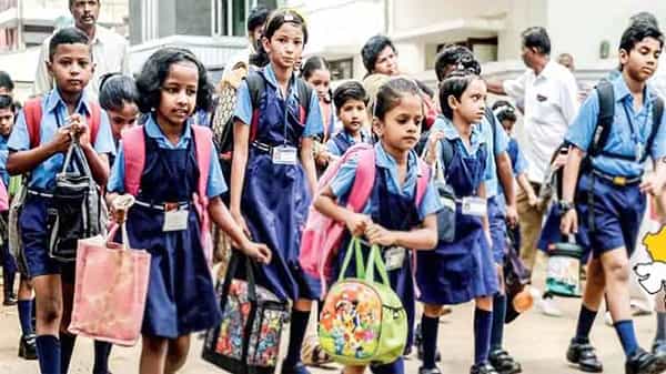 Telangana: ఏప్రిల్ 27వ తేదీ నుంచి వేసవి సెలవులు... ఎప్పటి వరకో ప్రకటించిన విద్యాశాఖ మంత్రి సబితా ఇంద్రారెడ్డి