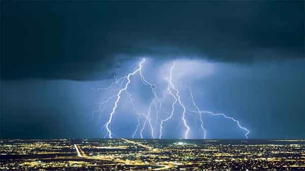 Telangana: తెలంగాణ రాష్ట్రంలో అకాల వర్షం బీభత్సం... పిడుగుపడి ఆరుగురు దుర్మరణం.. భారీగా పంట నష్టం