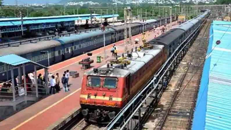 Indian Railways: కరోనా ఎఫెక్ట్‌.. దూరంతో, రాజధాని, శతాబ్ది ఎక్స్‌ప్రెస్‌ సహా 28 రైళ్లు రద్దు.. ఎప్పటివరకంటే..?