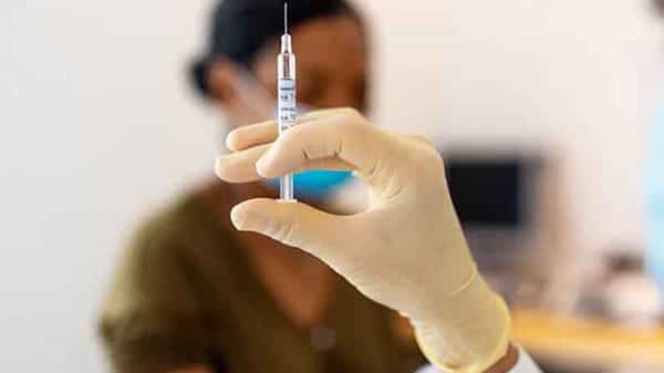 Vaccination: ఏపీలో 18 ఏళ్లు నిండిన వారికి టీకా అప్పుడే కాదు.. కోవిడ్ నిబంధనలు కచ్చితంగా పాటించాలి