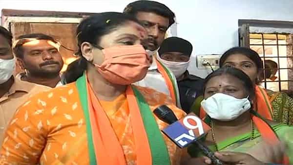 ఆయన కామెంట్లపై స్పందించాల్సిన అవసరం లేదన్న రాములమ్మ .. కేటీఆర్ని ఎంతమాటనేసింది..!