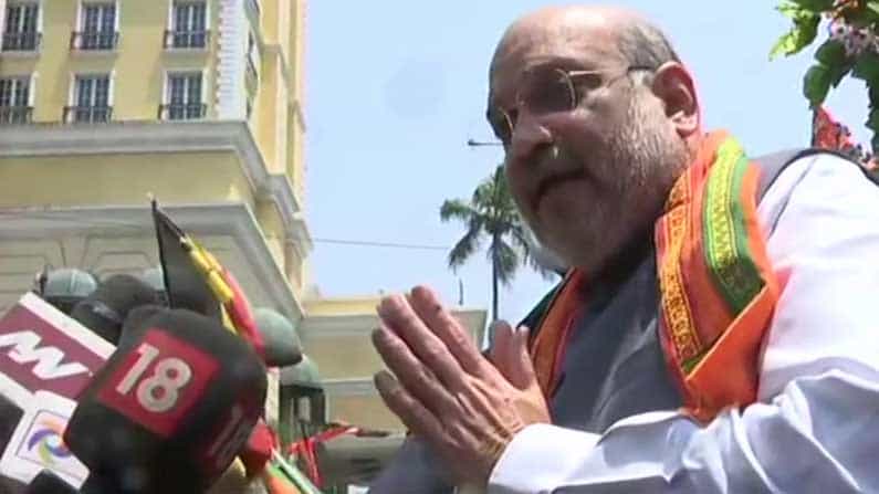 సీఎం పళనిస్వామి, డిప్యూటీ సీఎం పన్నీర్ సెల్వం చాలా చక్కగా పనిచేస్తున్నారని అమిత్ షా కితాబు. తమిళనాడు రాష్ట్రంలో డబుల్ ఇంజిన్ ప్రభుత్వాన్ని ఎంపిక చేసుకోవాలని హితవు