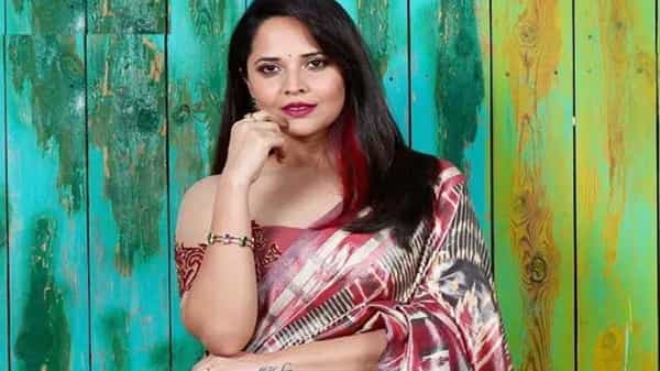 Anasuya: పుష్ప సెట్లోకి అనసూయ... మంచి రోజులు ముందున్నాయి అంటూ ట్వీట్..