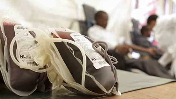 Blood Shortage: కరోనా విజృంభణతో పొంచి ఉన్న మరో ముప్పు... తగ్గుతున్న రక్తం నిల్వలు..!