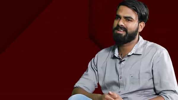 వాళ్ళతో ఫైట్ చేసేంత ఓపిక.. డబ్బు.. టైం కూడా లేదు.. ఏ ఒక్కటి ఉన్న ఫైట్ చేస్తా.. పక్కింటి కుర్రాడి మాటలు..