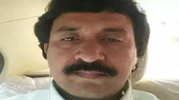 టాలీవుడ్లో మరో విషాదం.... కరోనాతో సినీ నిర్మాత మృతి.. సంతాపం తెలిపిన ప్రముఖులు..
