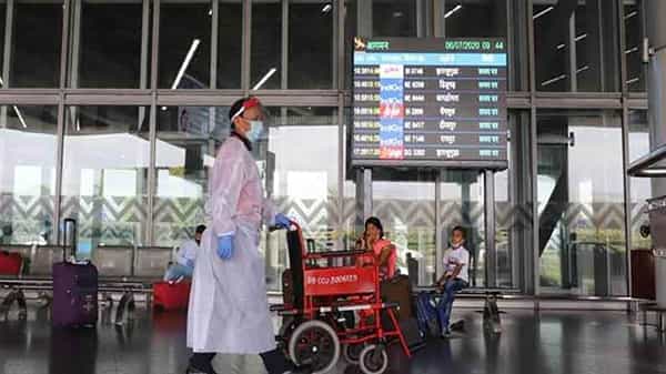 Coronavirus Pandemic: కరోనా వైరస్ కల్లోలం ... దేశీయ విమానాల్లో ఇక నుంచి ఆ సేవలు బంద్