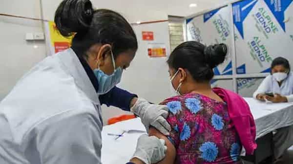 AP Covid vaccine burden: పీకల్లోతు ఆర్థిక కష్టాల్లో ఉన్న ఆంధ్రప్రదేశ్కు అదనపు భారం.. ఖజానాపై వ్యాక్సిన్ కొనుగోళ్ల ఎఫెక్ట్