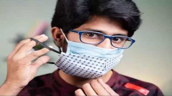 Double Masking: కరోనా కట్టడికి ఒక్క మాస్క్ సరిపోదా..? కాటన్ మాస్కుకు తోడు సర్జికల్ మాస్కు కలవాల్సిందేనా..?