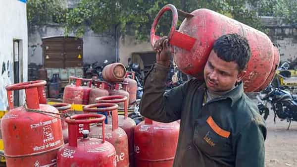 Gas Cylinder Offer: గ్యాస్ సిలిండర్ కస్టమర్లకు బంపర్ ఆఫర్.. ఈ బ్యాంక్ నుంచి క్యాష్బ్యాక్..!