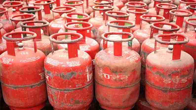 LPG Cylinder Price: గ్యాస్ వినియోగదారులకు షాక్.. పెరిగిన సిలిండర్‌ ధర.. ఈ రోజు నుంచి అమలు