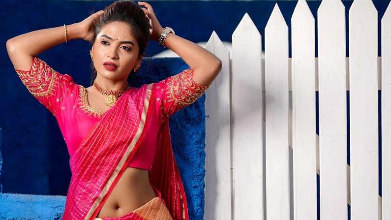 ఆ పాపులారిటీనే హారికను బిగ్ బాస్ హోస్ వరకు వెళ్లేలా చేసింది.