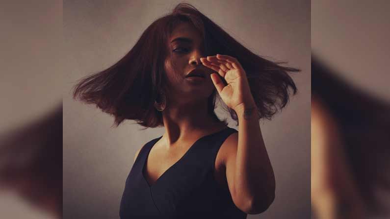 ఈ బ్యూటీని సోషల్ మీడియాలో ఫాలో అయ్యే వాళ్ళ సంఖ్య కూడా ఎక్కువ. దాంతో ఈ అమ్మడు చాలా పాపులారిటీ తెచ్చుకుంది.