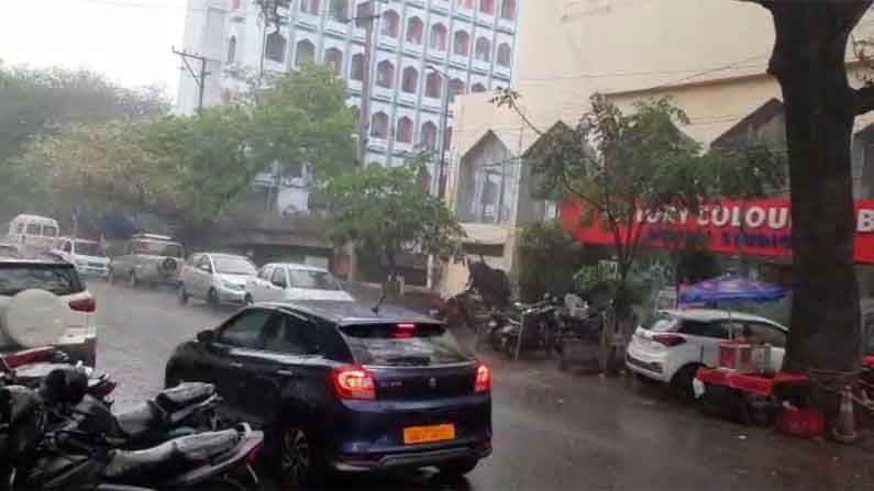 Hyderabad Rain: హైదరాబాద్‌లో పలుచోట్ల వర్షం.. చిరుజల్లులతో చల్లబడ్డ భాగ్యనగరం