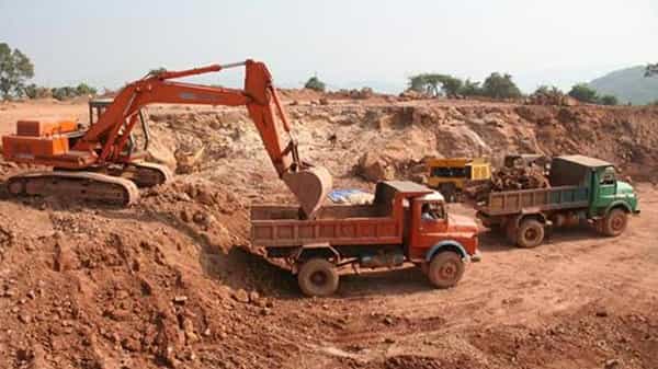 AP Mining mafia : దేనికైనా రెడీ, ఉత్తరాంధ్రలో తెగబడుతోన్న మైనింగ్ మాఫియా