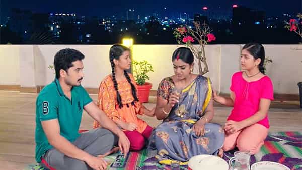 Karthika Deepam: కార్తీక్ నిజంగా మారాడా.. లేక జాలిపడుతున్నాడా అని ఆలోచిస్తున్న సౌందర్య.. మోనిత శనిలా పట్టుకుందన్న భాగ్యం