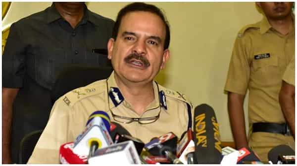 మళ్ళీ మరో సంచలనం... ! ముంబై మాజీ పీసీ పరమ్ బీర్ సింగ్ మరో లెటర్ బాంబ్ .. ఈ సారి ఎవరి పైనంటే ?