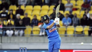 IPL 2021: విన్నింగ్ కింగ్ ధోనీకి జట్టు సభ్యుల గిఫ్ట్.. తొలి విజయాన్ని అందుకున్న సీఎస్‌కే