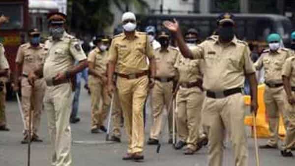 COVID-19: ఎస్ఐ సహా 10 మంది పోలీసులకు కరోనా పాజిటివ్.. పోలీస్స్టేషన్ సీజ్.. ఎక్కడంటే..?