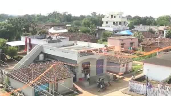 Nizamabad Honey trap : వామ్మో.. కిలాడీ లేడీలతో బీ కేర్ ఫుల్, పరువు సంగతి దేవుడెరుగు, మొత్తం ప్రాణాలే హుష్ పటాక్.. !