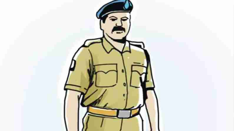 Police Punishment: సముంద్రంలోకి దూకి సరదాగా ఈత కొడదాం అనుకున్నారు.. కానీ పోలీసులుకు దొరికిపోయారు.. చివరకు ఏంచేశారంటే..