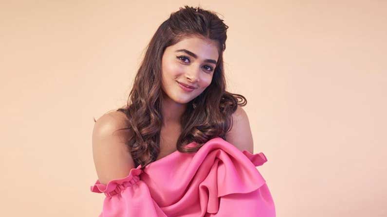 Actress Pooja Hegde: పవర్ స్టార్ ను ఫాలో అవుతున్న బుట్టబొమ్మ పూజా.. ఏం చేసిందో తెలుసా...