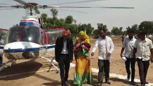పసికందును ఇంటికి తెచ్చుకునేందుకు హెలికాఫ్టర్ నే అద్దెకు తీసుకున్నాడు, రాజస్థాన్ పెద్దమనిషి