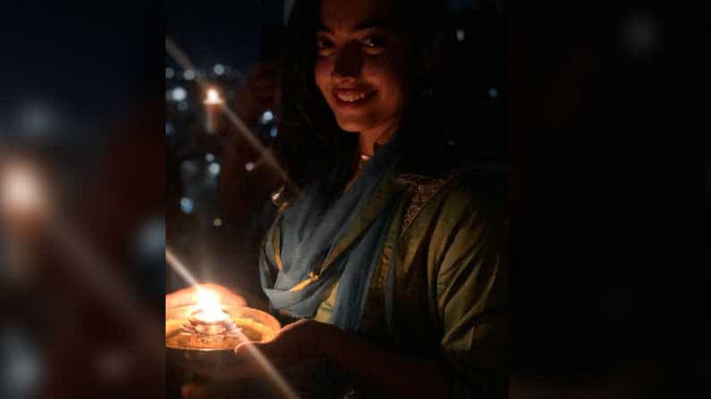 ఇప్పుడు స్టైలిష్ స్టార్ అల్లు అర్జున్ సరసన పుష్ప సినిమాలో నటిస్తుంది. 