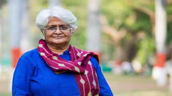 Sumitra Bhave: చిత్రపరిశ్రమలో మరో విషాదం... లెజండరీ డైరెక్టర్ సుమిత్ర భావే మృతి..