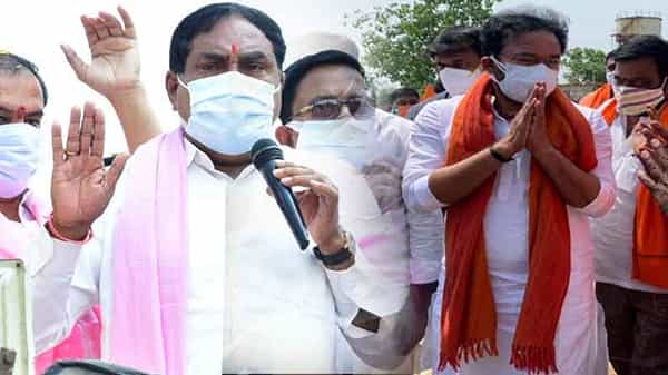 Municipal Elections: జోరందుకున్న మున్సిపల్ ఎన్నికల ప్రచారం.. వరంగల్ కార్పొరేషన్లో పేలుతున్న మాటల తూటాలు..!