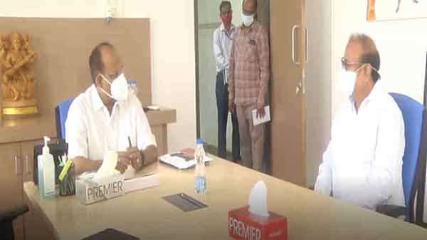 Bharat Biotech CMD: తెలంగాణ సీఎస్ భారత్ బయోటెక్ సీఎండీ భేటీ.. రాష్ట్రానికి సరిపడా టీకాలు ఇస్తామన్న కృష్ణ ఎల్ల