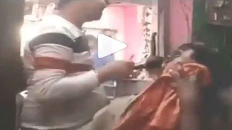 Viral Video: బార్బర్ షాప్‌లో గుక్కపెట్టి ఏడ్చిన కస్టమర్.. ఎందుకో తెలిస్తే షాకే.. 