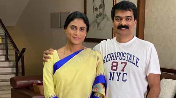 Sharmila : తెలంగాణలో ఇవాళ మరో కొత్త పార్టీ ఆవిర్భావం .. లోటస్పాండ్ నుంచి భారీ కాన్వాయ్తో బయల్దేరిన షర్మిల