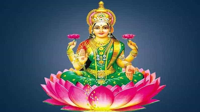 నోటిని శుభ్రం చేయని వారి దగ్గర లక్ష్మీ దేవి నివాసం ఉండలేదు. అలాగే సోమరితనం ఉన్నవారి దగ్గర కూడా లక్ష్మీ ఆశీర్వాదం లభించదు.