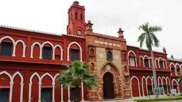 Aligarh Muslim University: 20 రోజుల్లో 18 మంది ప్రొఫెసర్లు కన్నుమూత.. ఐసీఎంఆర్కు లేఖ రాసిన యూనివర్సిటీ